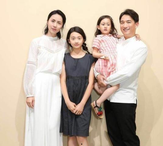 黄磊小女儿最新爆料,家庭温馨瞬间，独家爆料幕后故事